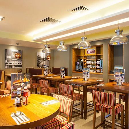 Premier Inn London Hackney Экстерьер фото